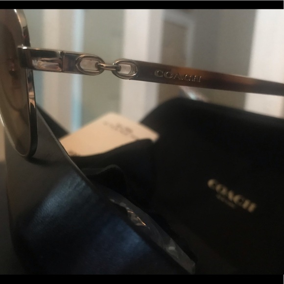 FINAL PRICE!! Authentic coach sunglasses worn 2x - Picture 3 of 4
